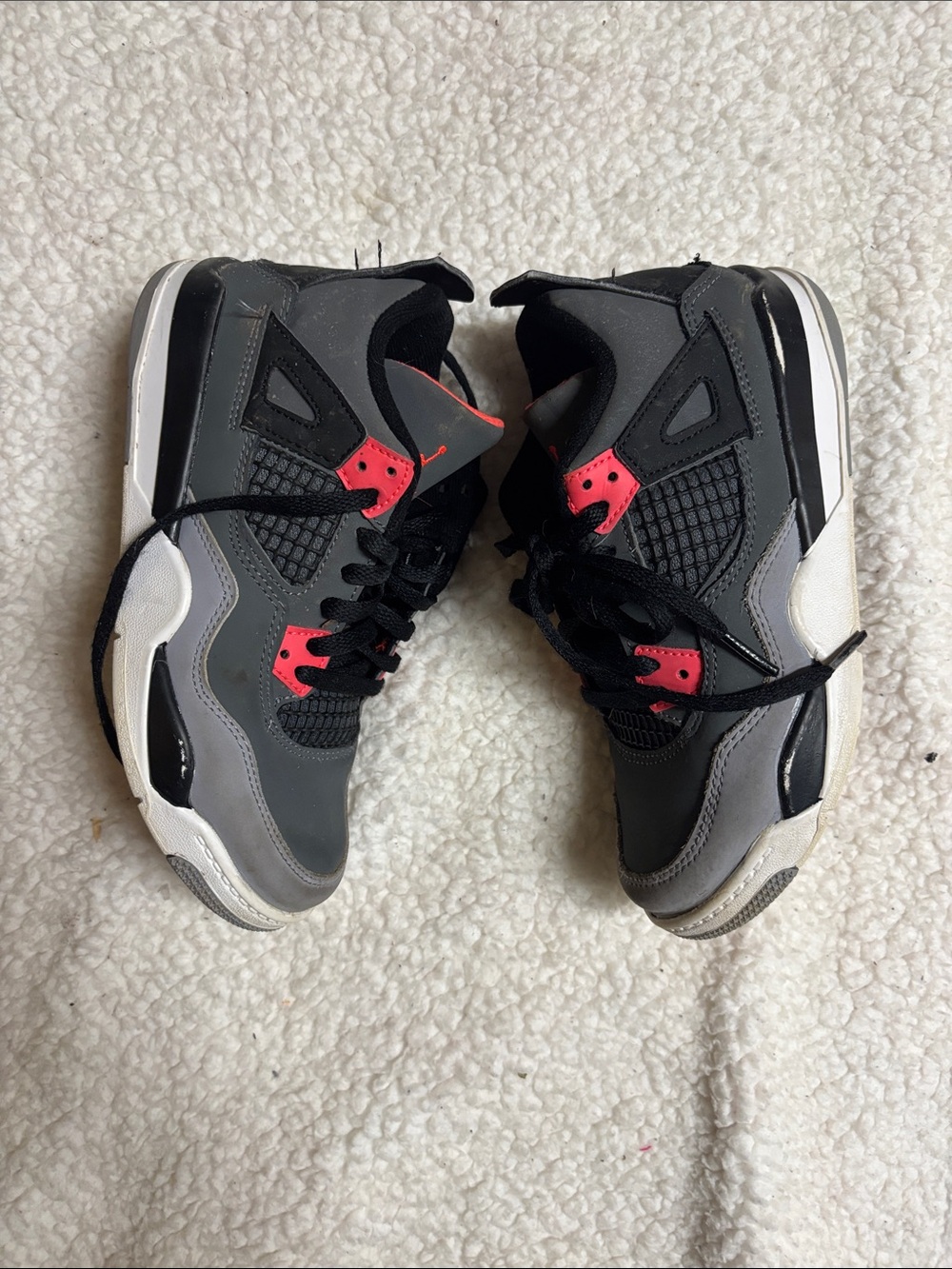 Nike Air Jordan 4 Retro Mid Infrared Gray PS Youth size 1.5 (BQ7669-061)
